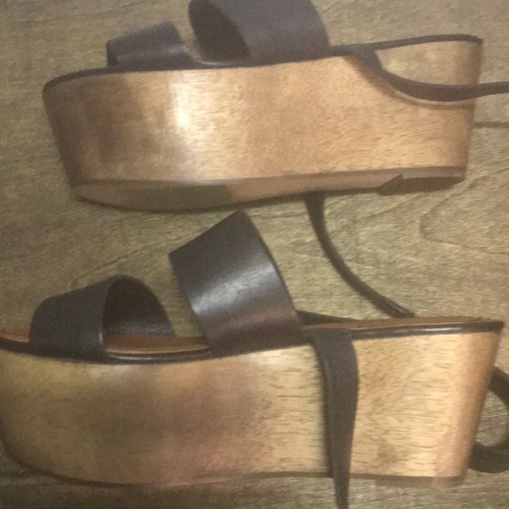 Elizabeth and James Platforms